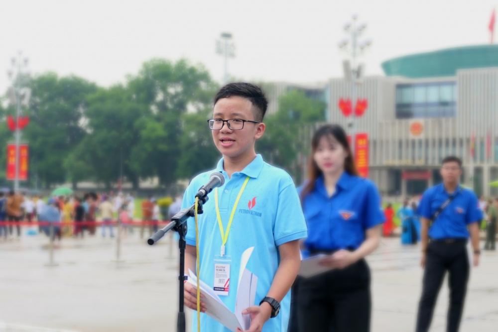 Đoàn Thanh niên PVN tổ chức Lễ báo công dâng Bác tuyên dương các học sinh đạt thành tích cao Đoàn Thanh niên PVN tổ chức Lễ báo công dâng Bác tuyên dương các học sinh đạt thành tích cao